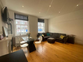 Modern & Spacious London City Apartment